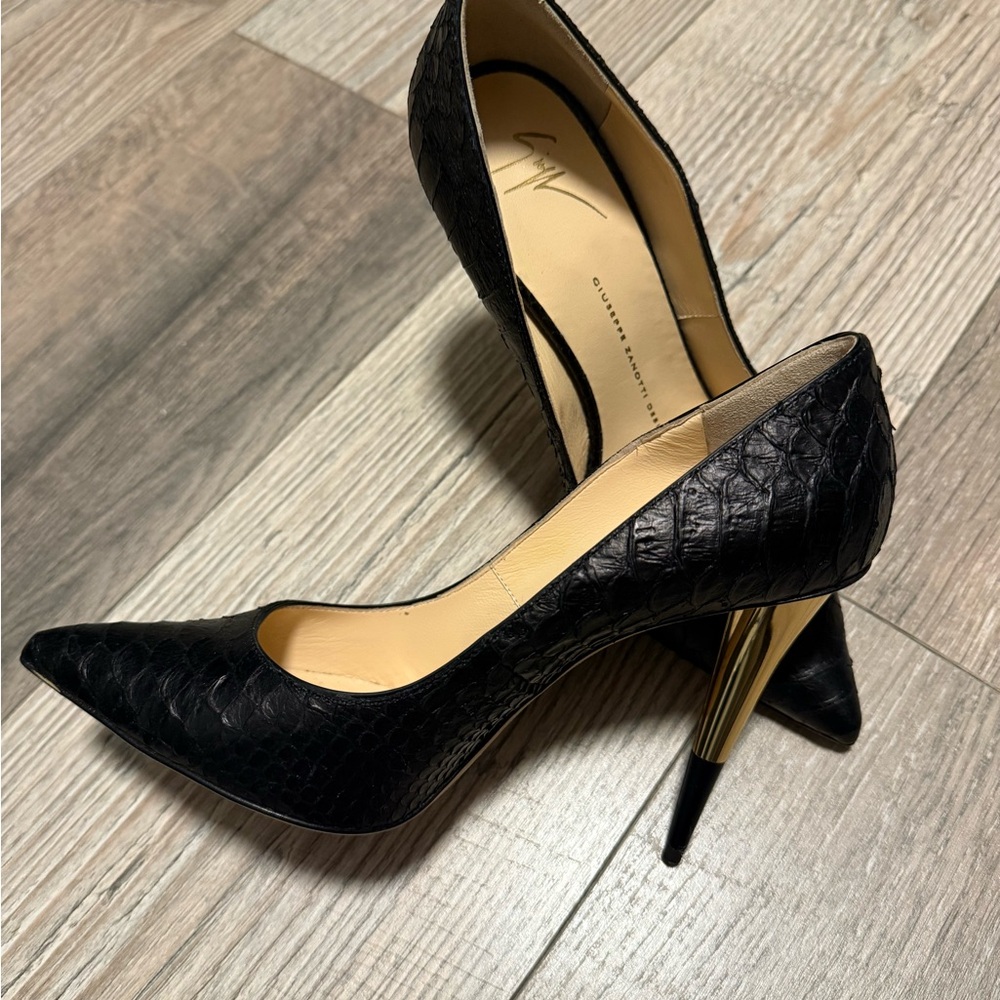 Giuseppe Zanotti HOT!!! Black Croc Heels with Gold Stiletto